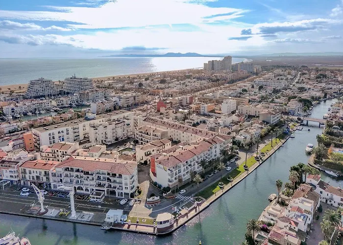 아파트 Rustic Chic W Mooring Spot 엠푸리아브라바