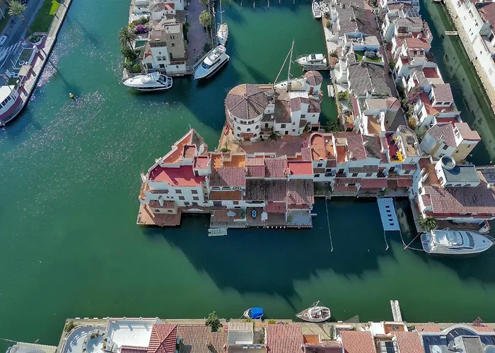 Rustic Chic W Mooring Spot *