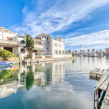 Rustic Chic W Mooring Spot