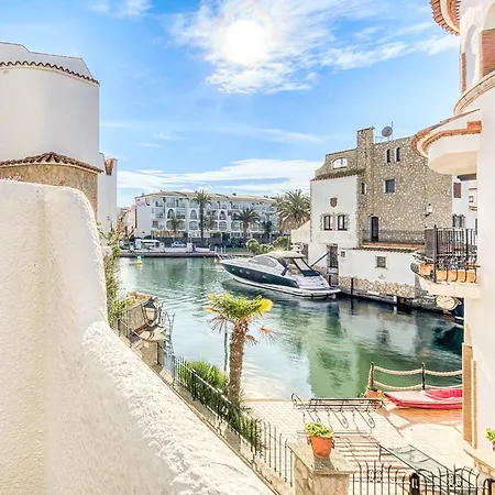 Apartment With Wellness Empuriabrava