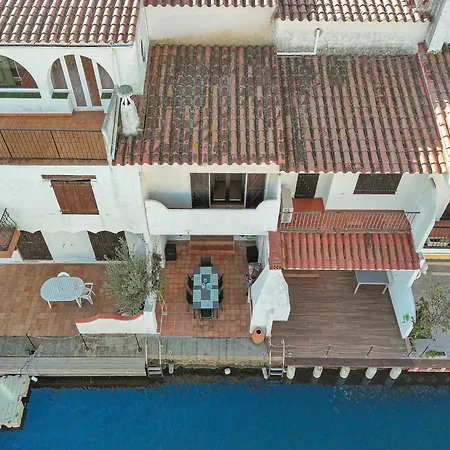 Apartment With Wellness *
