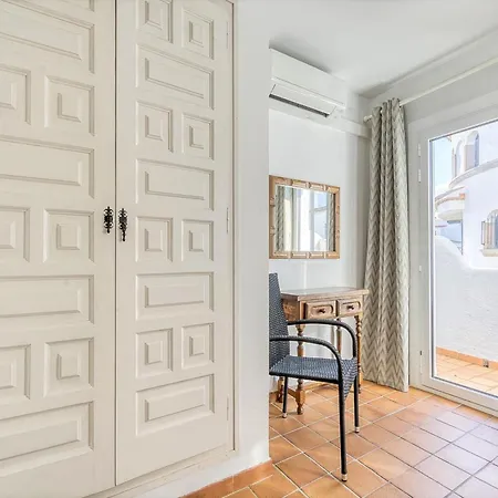 Rustic Chic W Mooring Spot Apartment Empuriabrava