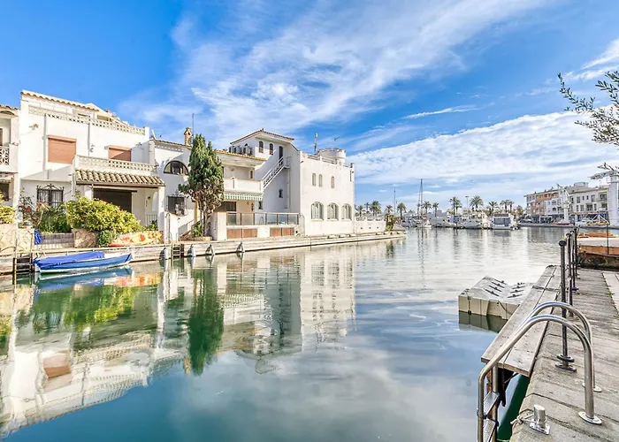 Rustic Chic W Mooring Spot