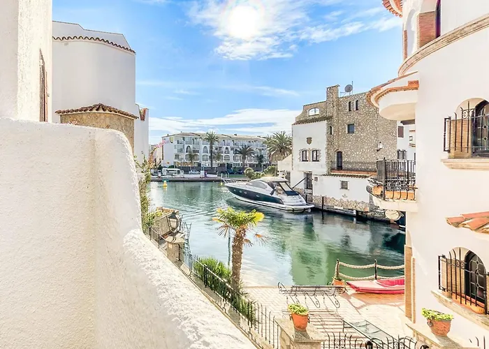 Апартаменты Rustic Chic W Mooring Spot Эмпуриабрава