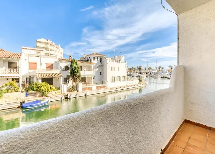 Rustic Chic W Mooring Spot Empuriabrava