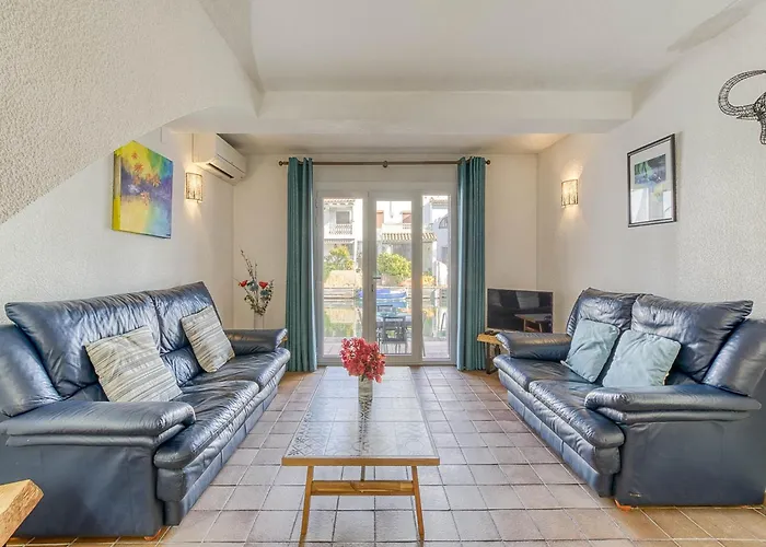 Rustic Chic W Mooring Spot * Эмпуриабрава