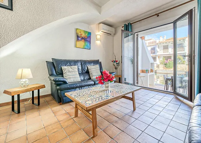 Апартаменты Rustic Chic W Mooring Spot *