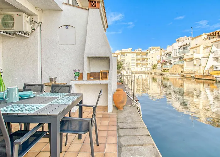 Rustic Chic W Mooring Spot